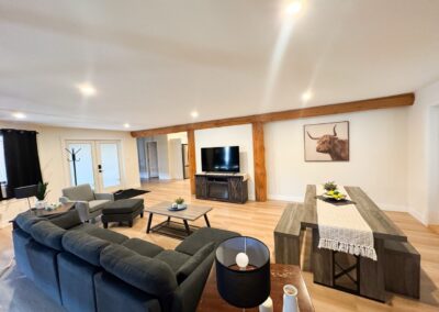 Castle at Swan Lake Chalet family room view2