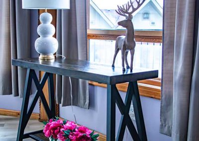 Private Log Chalet - table with decorations overviewing the landscapes